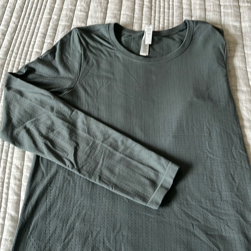 Athleta In-Motion Seamless Long Sleeve Shirt - size M, color grayish green